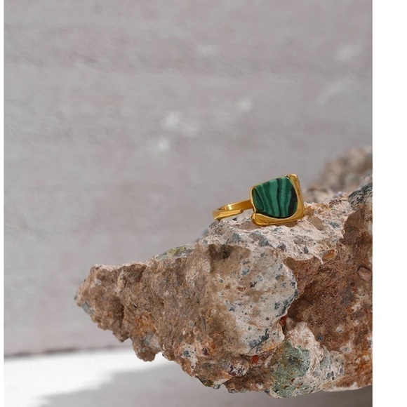 RETRO Geometric Stone Gold Plated Ring - Picture 6 of 13